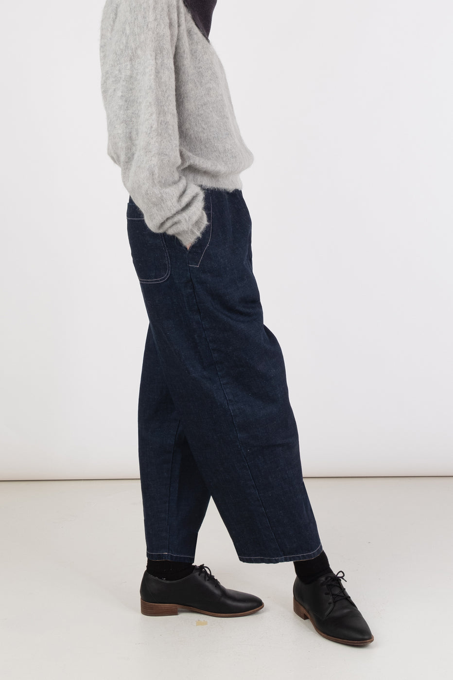 Barrel Seamed Trousers in Indigo